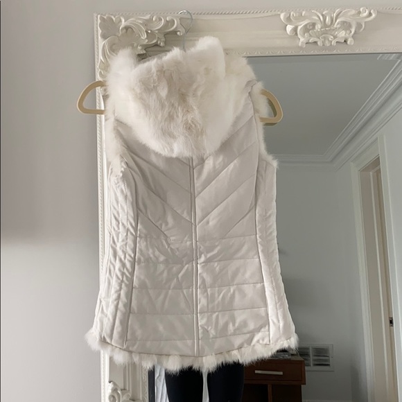 BCBG reversible fur vest. - Picture 4 of 4